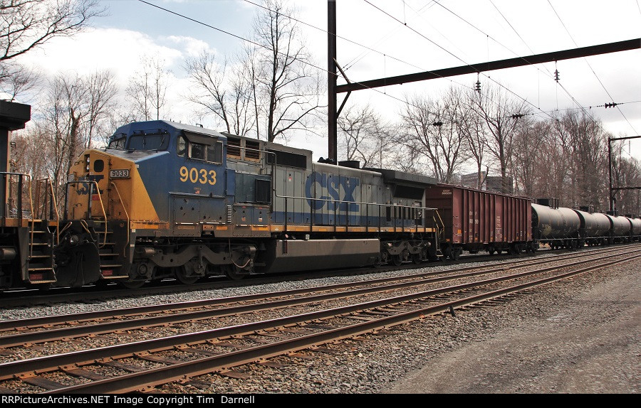 CSX 9033 on K049